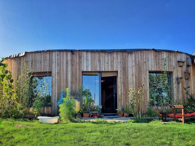 Rounded triangular floorplan with EcoCocon panels